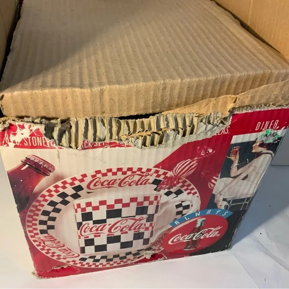 VINTAGE Gibson Coca-Cola 8 piece Snack Set 4 Mugs 4 Plates